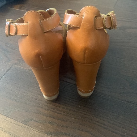100% authentic Chloe wedges 37.5 fits like a 37 - Picture 3 of 10